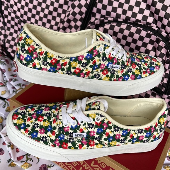 Vans WMNS Authentic
Floral White
VN0009PVTBD
Sneakers - Picture 11 of 16